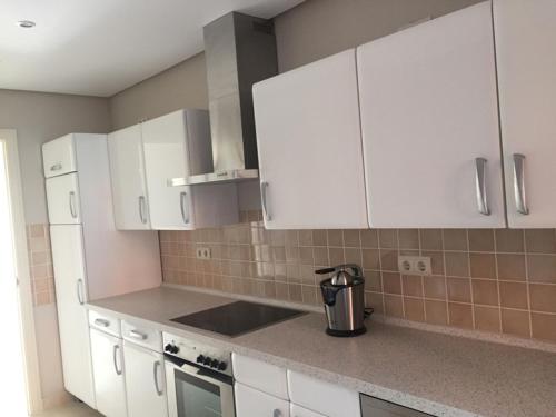LUXURY SEA VIEW APARTMENT, 3 BEDROOMS, WiFi
