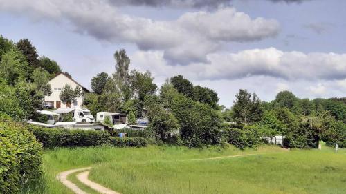 Campingstellplatz Haus Seeblick 8.3km von Schwarzhofen entfernt