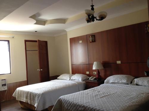 1 double bed, 1 twin bed