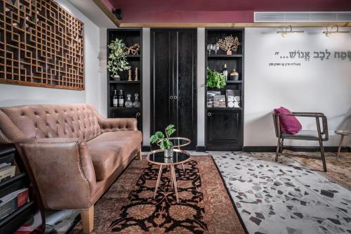 Előcsarnok, Zamarin in Zichron Yaakov