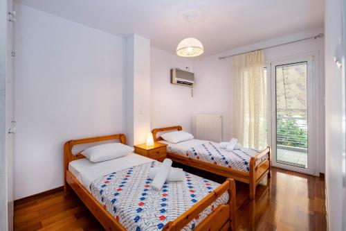 Beautifully renovated flat in superb location - Tap to explore photos