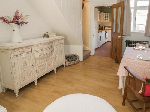 2 Heydons Terrace - image 14