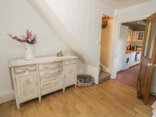 2 Heydons Terrace - image 2