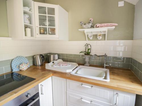 2 Heydons Terrace - main image