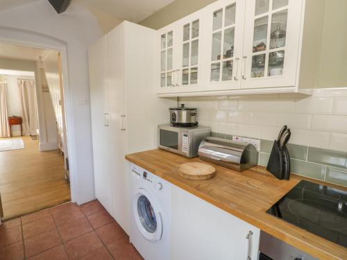 2 Heydons Terrace - image 10