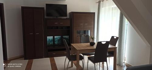 3 twin beds, 1 sofa bed