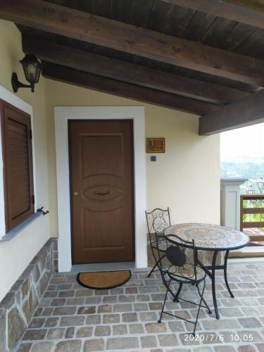 Apartment with Mountain View