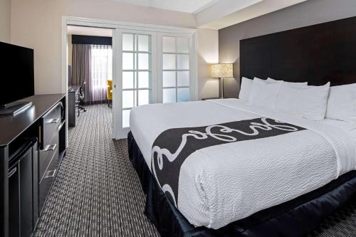 1 king bed, 2 double beds, 1 sofa bed