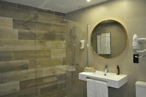 淋浴間, Hostal Restaurante Villa de Brihuega in 布里烏耶加