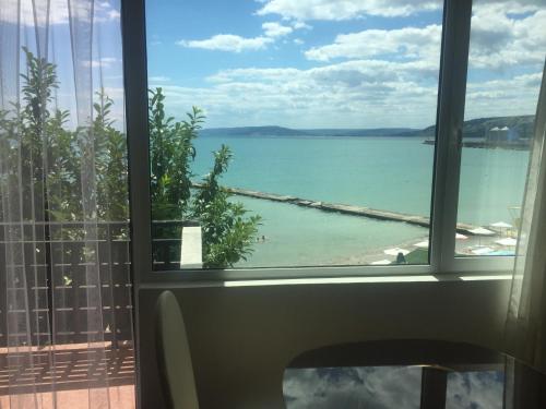 Hotel Oasis - Beach Access 4