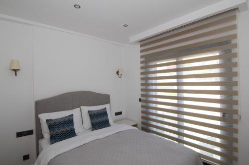 Marina Premium Residences - image 3