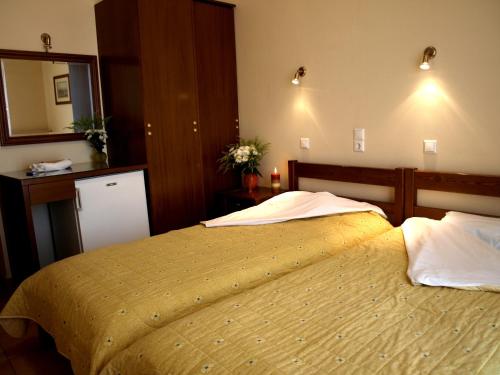 HELEN'S ROOMS