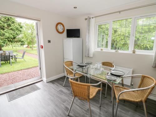 Byefield Lodge - image 6