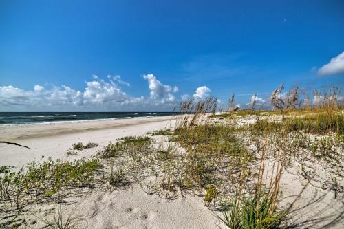 Sunny Perdido Key Townhome with Deck Walk to Beach!