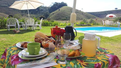 Toit ja joogid, Pousada Chalés dos Montes (Pousada Chales dos Montes) in Santana dos Montes