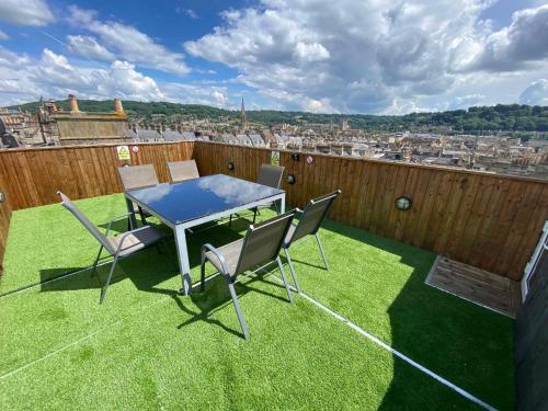 Bath Roof Terrace Apartment, City Centre, Sleeps Up To 8, , Somerset