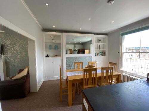 Bath Roof Terrace Apartment, City Centre, Sleeps up to 8, Bath (zdjęcie 7)