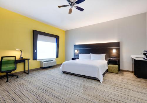 Holiday Inn Express Hotel & Suites Cleburne an IHG Hotel - image 7