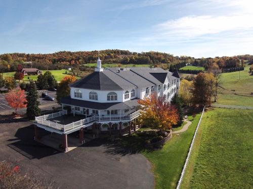 Inn at Amish Door