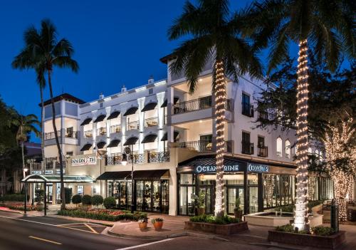 Exterior view, The Inn On Fifth in Naples (FL)