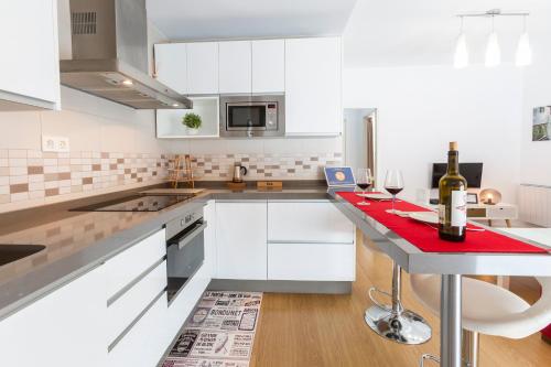 LUMINOSO APARTAMENTO en el centro de Cádiz