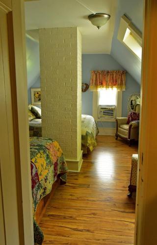 Room with Queen Bed and Double Bed