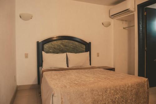 Hotel Latino - image 4