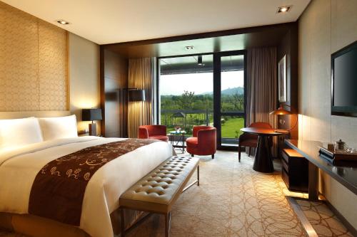 King Mobility Accessible Tub Non-smoking