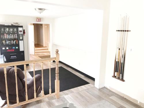 公共休息室/电视室, 1950s Charm In The Heart Of Waterbury in 瓦特柏利(CT)