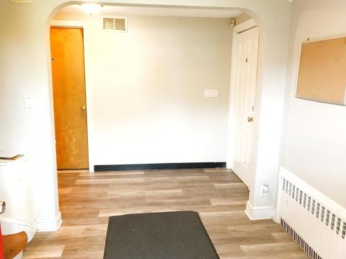 设施服务, 1950s Charm In The Heart Of Waterbury in 瓦特柏利(CT)