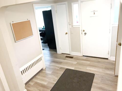 设施服务, 1950s Charm In The Heart Of Waterbury in 瓦特柏利(CT)