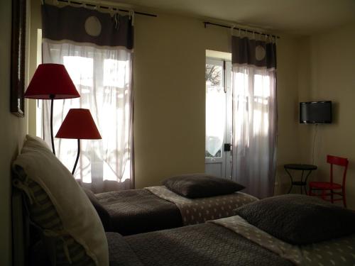 2 twin beds