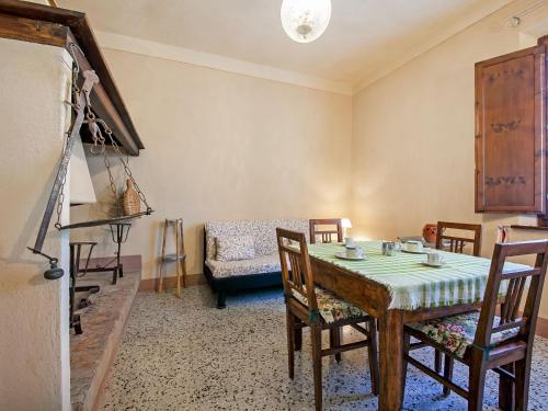 Sprawling Holiday Home in Sarteano with Swimming Pool - image 2