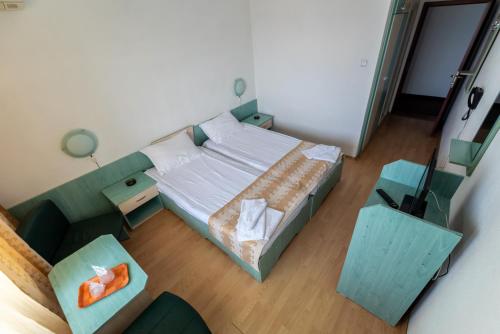 Hotel Capitol - image 12