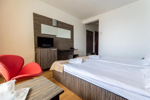 A Hotel Com Hotel Capitol Hotel Jupiter Romania Price Reviews Booking Contact