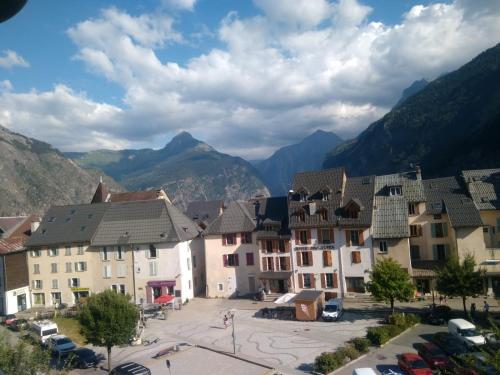 Studio Center Bourg d'Oisans - Location saisonnière - Le Bourg-d'Oisans