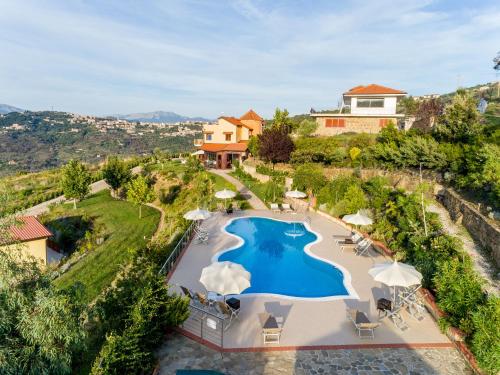 4 bedrooms, 5 beds
