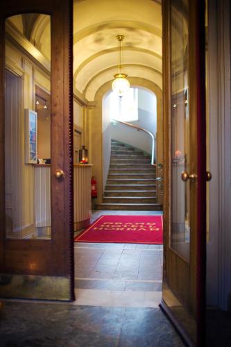 Predvorje, Grand Hotell Hornan in Uppsala