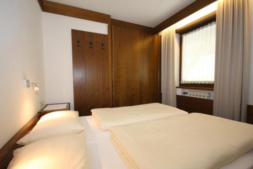 One-Bedroom Apartment with Balcony