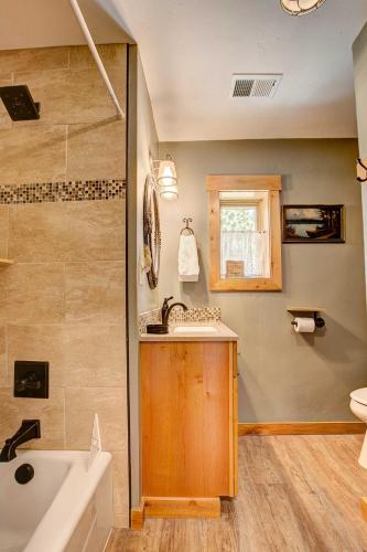 Charming Estes Park Cabin with 2 Patios and Fire Pit! - image 38