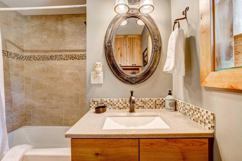Charming Estes Park Cabin with 2 Patios and Fire Pit! - image 17