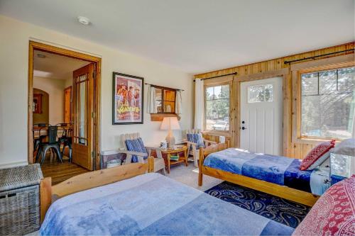 Charming Estes Park Cabin with 2 Patios and Fire Pit! - image 35