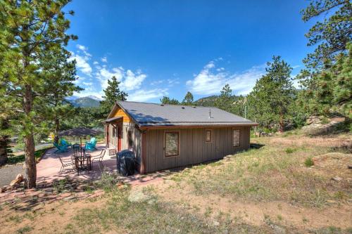 Charming Estes Park Cabin with 2 Patios and Fire Pit! - image 28