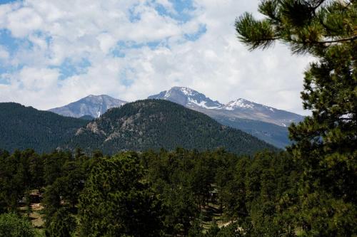 Charming Estes Park Cabin with 2 Patios and Fire Pit! - image 34
