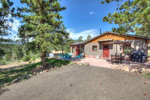 Charming Estes Park Cabin with 2 Patios and Fire Pit! - image 33