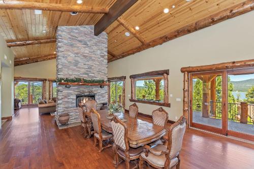 Mountain Masterpiece in Big Bear Lake, USA