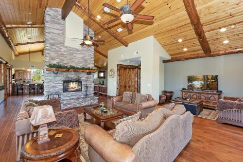 Mountain Masterpiece in Big Bear Lake, USA