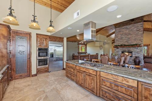Mountain Masterpiece in Big Bear Lake, USA