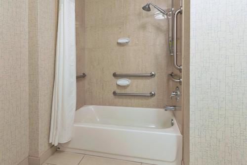 One-Bedroom Suite with King Bed Mobility Access Tub - Non-Smoking