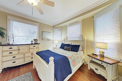 New Listing! Endless Summer - Walk to Beach! home - image 2